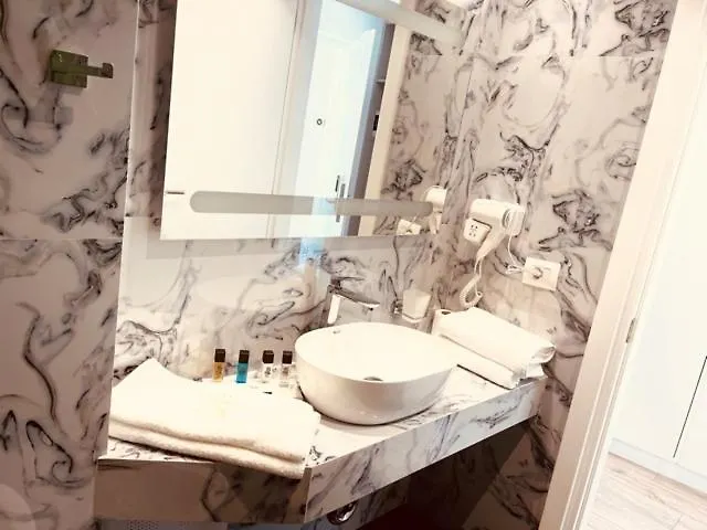 Ebbi Hotel  Dhermi